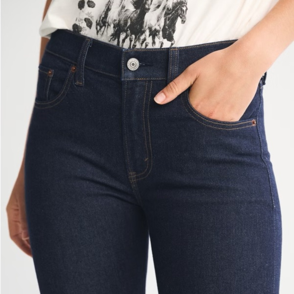 Abercrombie & Fitch Dark Wash Jeans - Boot Cut Size 6 - Picture 6 of 9